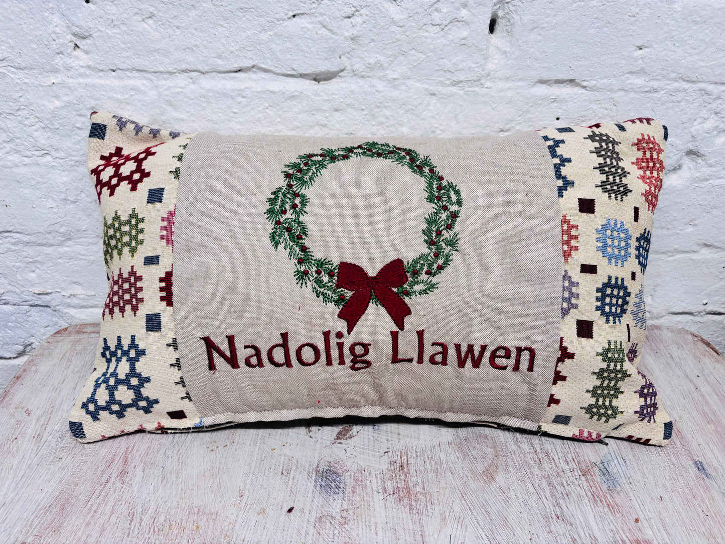 Christmas Wreath Nadolig llawen Welsh Blanket Cushion .
