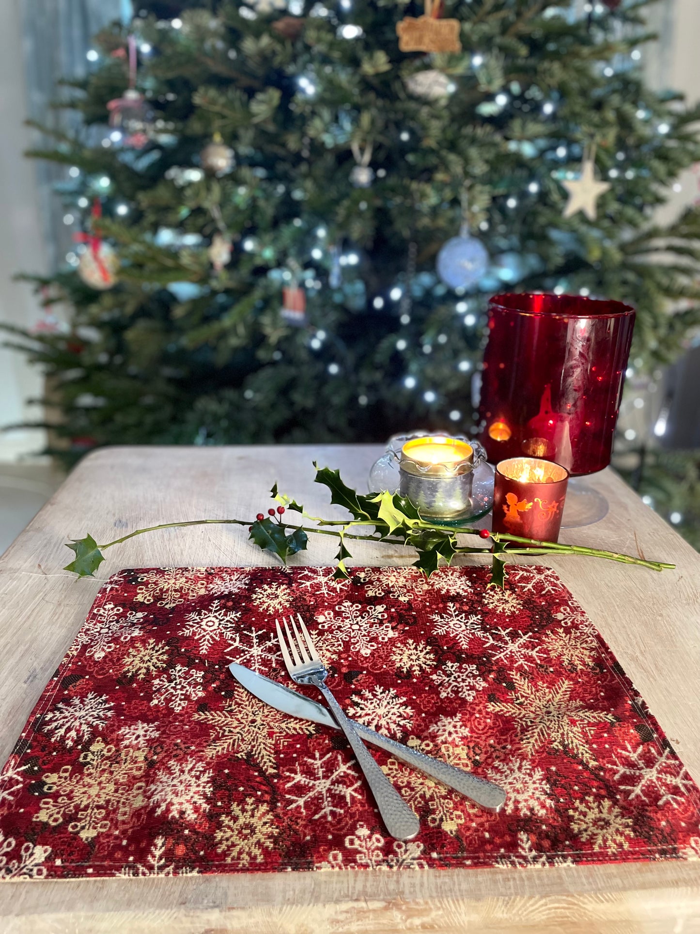 Christmas Table Runner-Snowflake Red and Gold