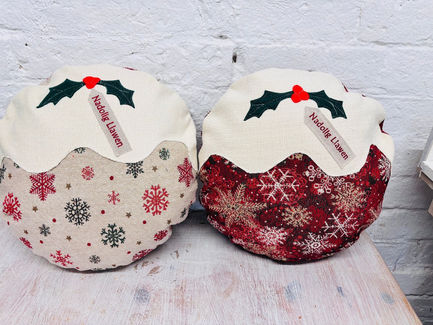 Christmas pudding Nadolig llawen lux Red and Gold Cushion .