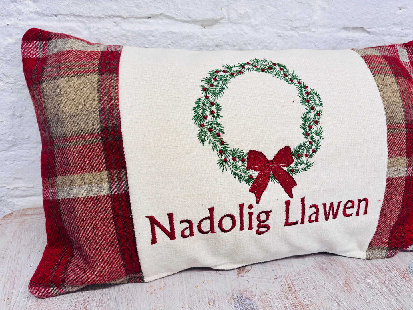 Christmas Wreath Nadolig llawen Red Wool Cushion .