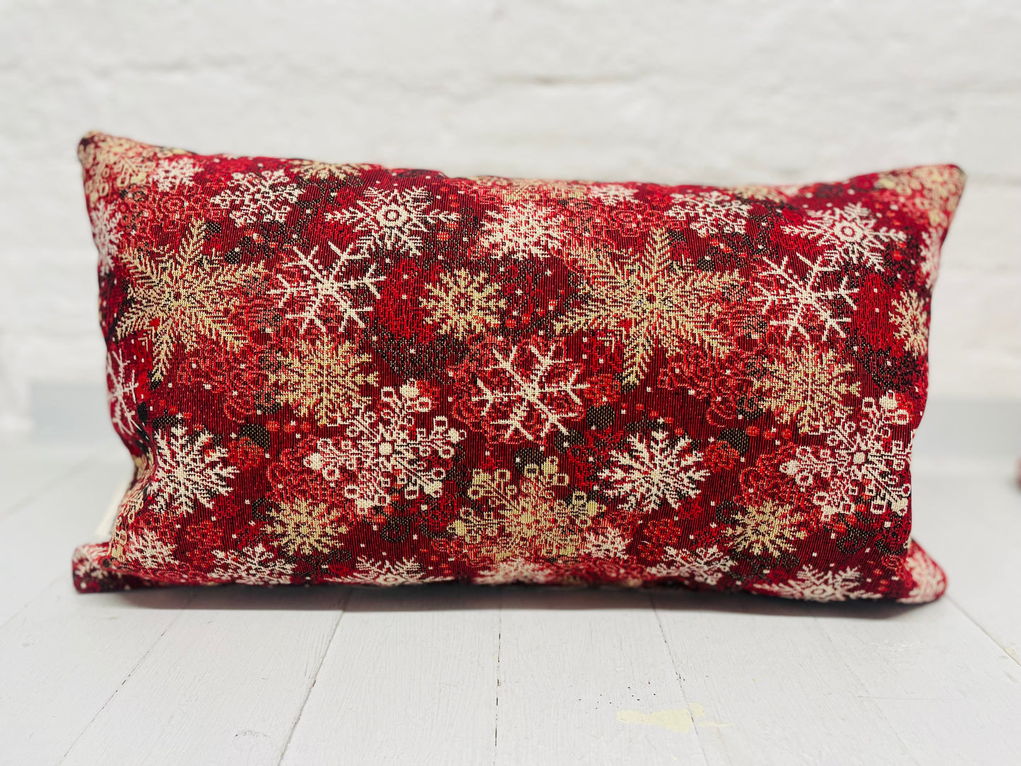 Christmas Wteath Nadolig llawen luxe Red and Gold Snowflake Cushion .