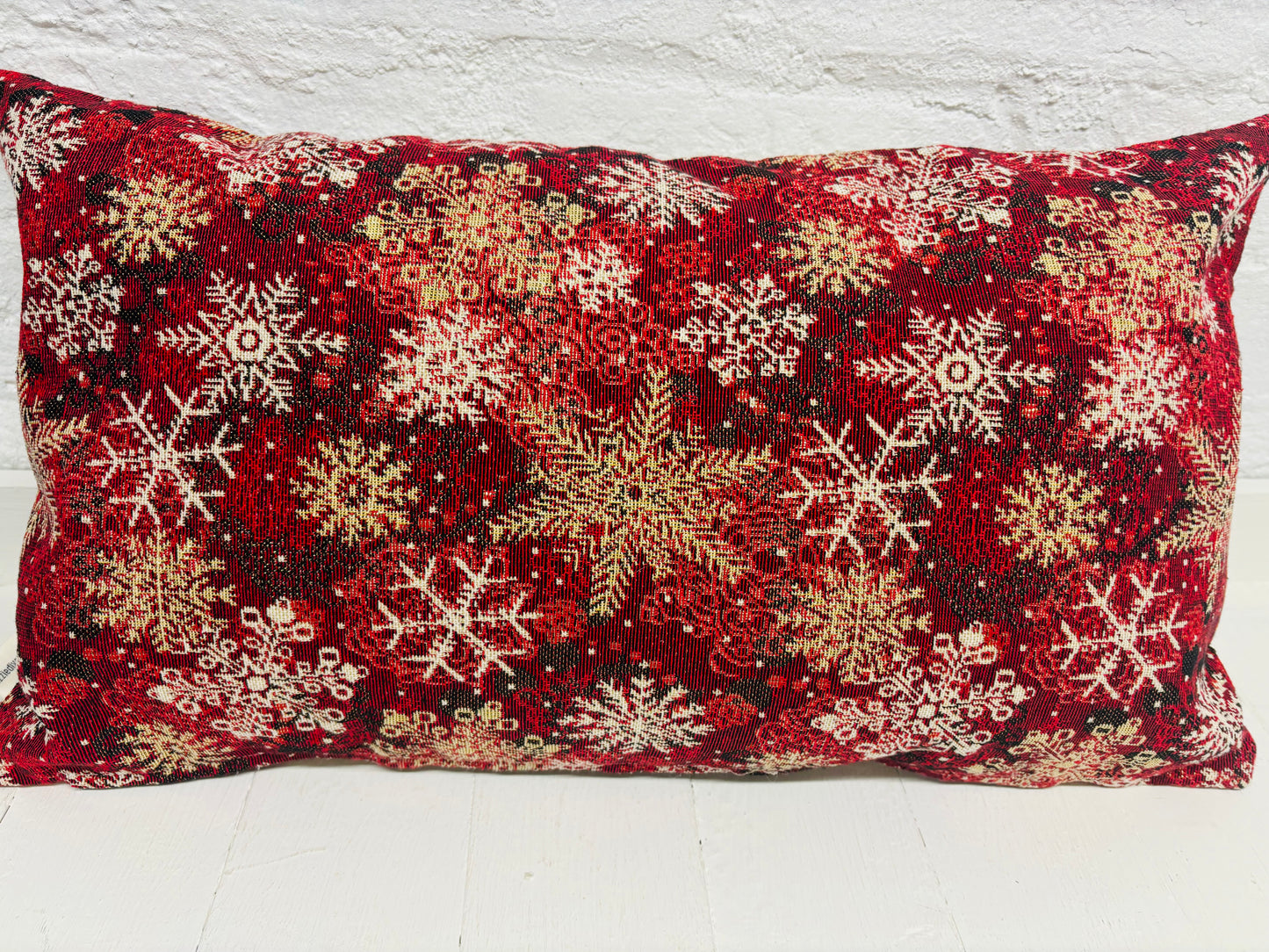 Festive Highland Cow with lights - Nadolig Llawen-Merry Christmas. Red Snowflake Fabric