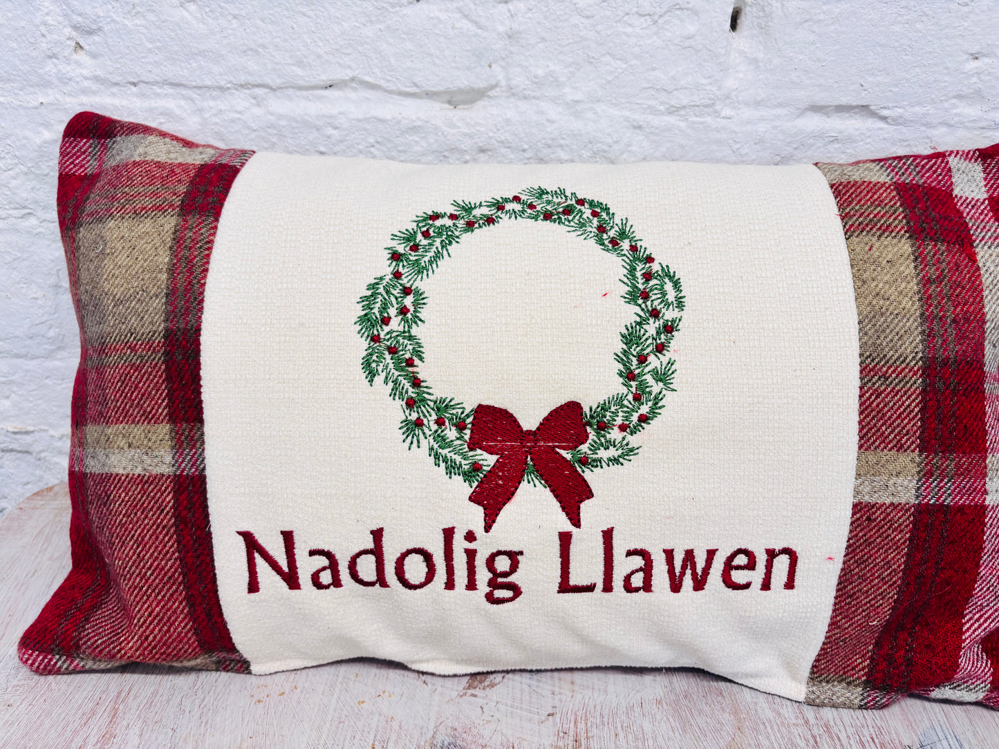Christmas Wreath Nadolig llawen Red Wool Cushion .