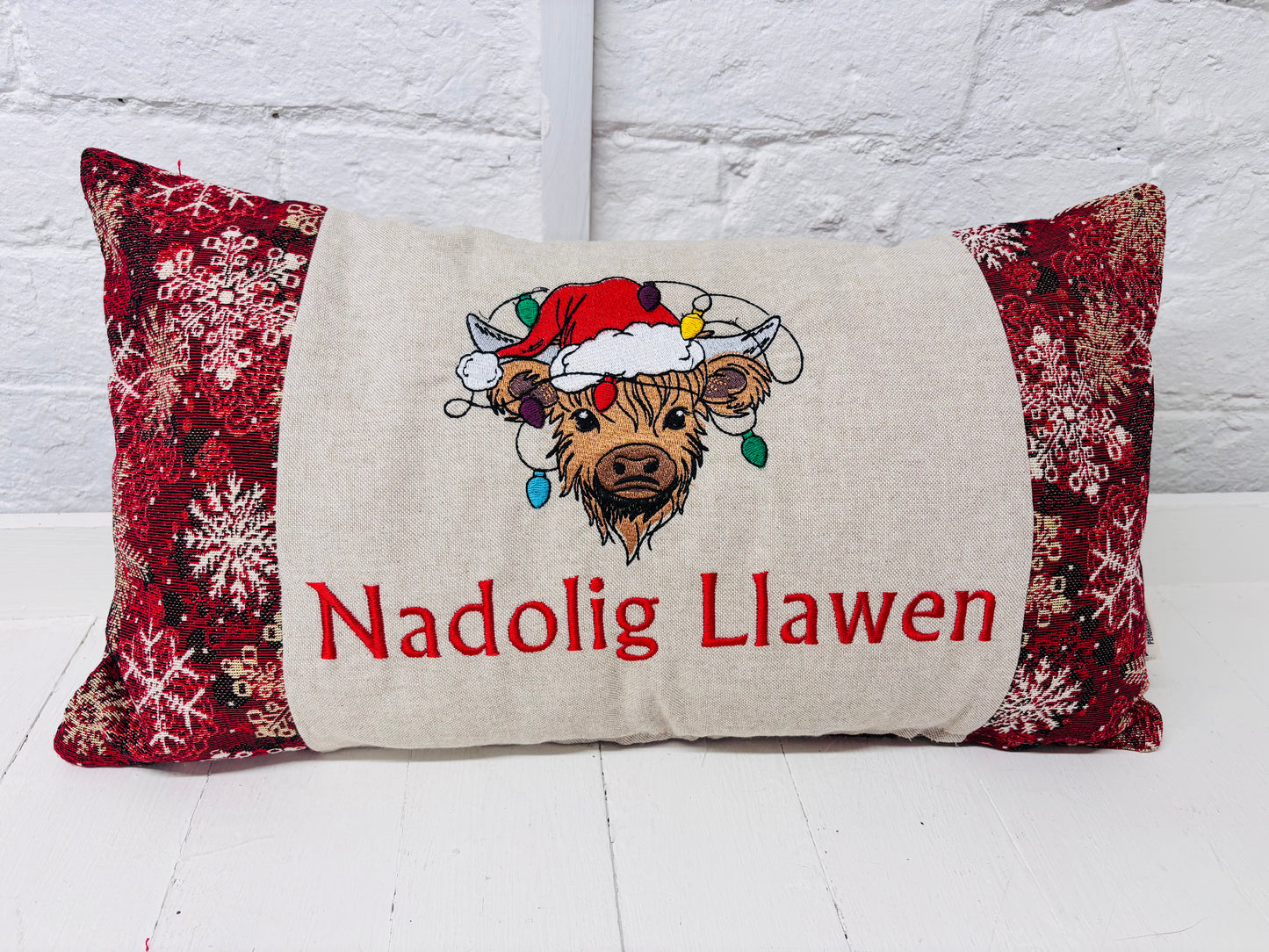 Festive Highland Cow with lights - Nadolig Llawen-Merry Christmas. Red Snowflake Fabric