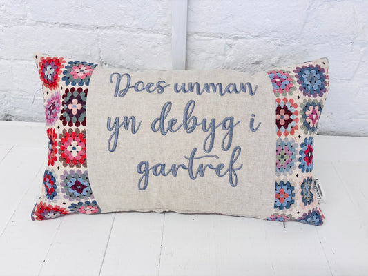 Welsh saying Crochet style Cushion-Cwtch Rectangle  Cushion