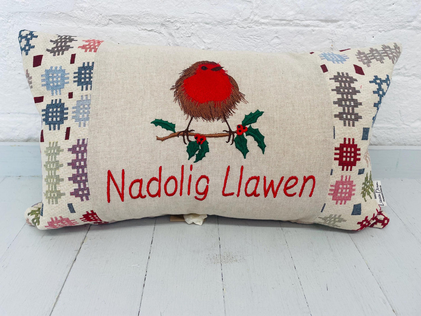 Robin Nadolig llawen Welsh Blanket Cushion .
