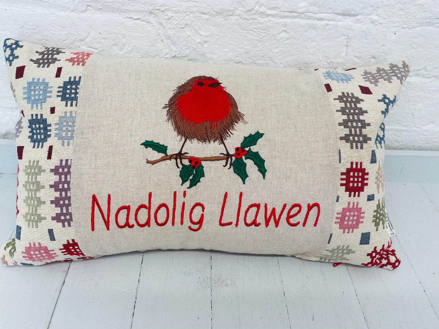 Robin Nadolig llawen Welsh Blanket Cushion .