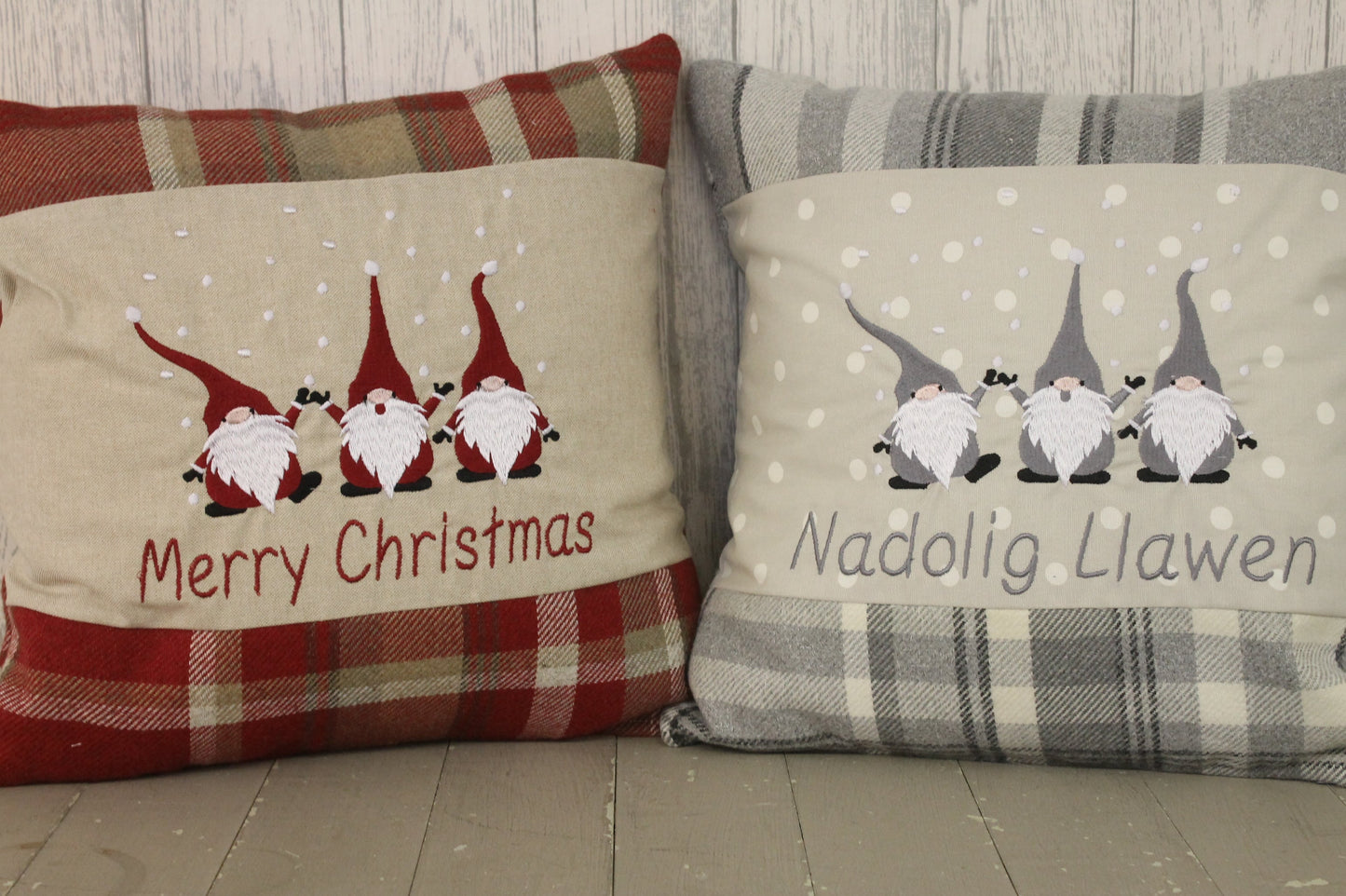 Festive Christmas Red Plaid Gnomes 16" Nadolig Llawen-Merry Christmas