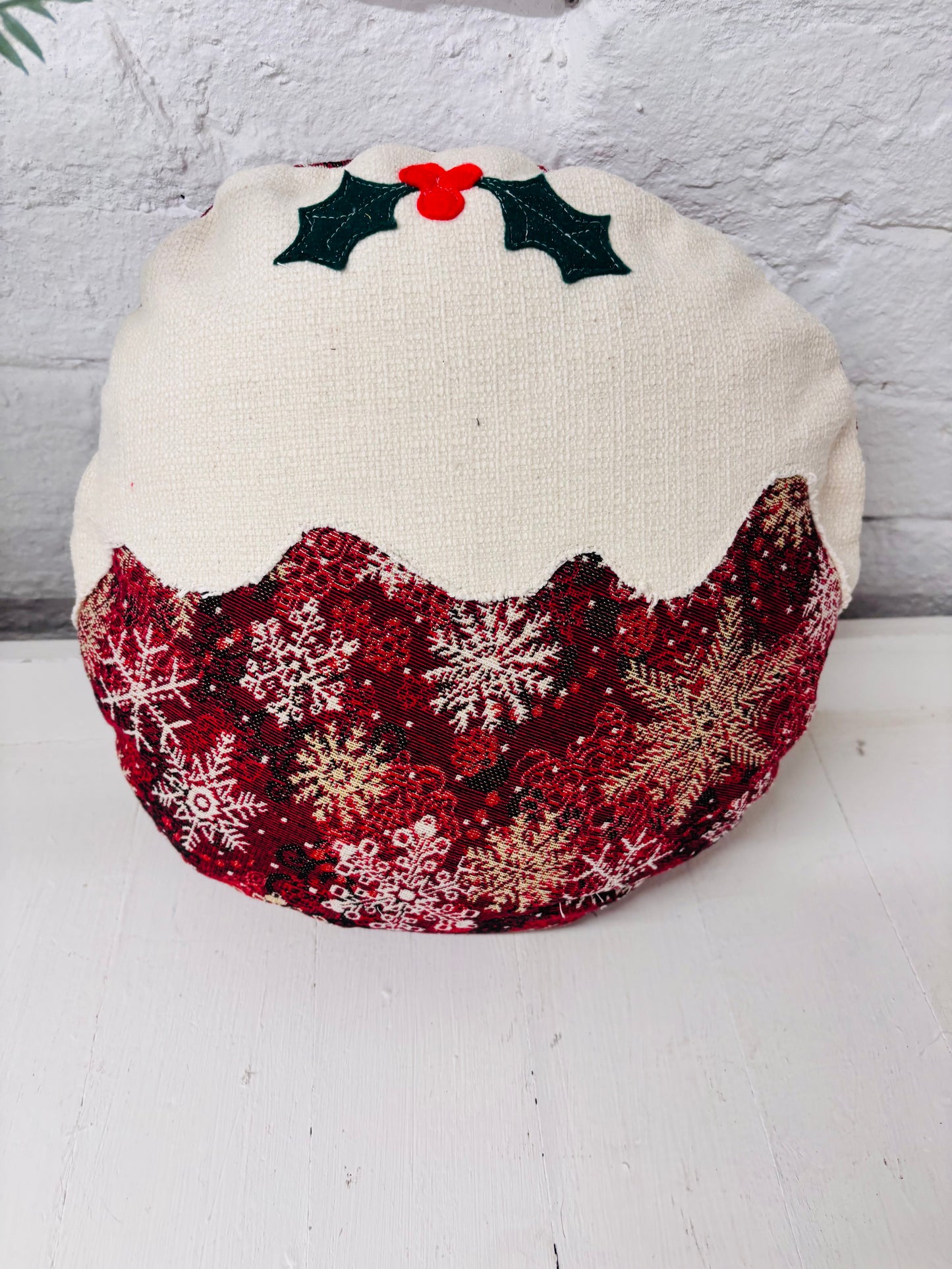 Christmas pudding  Nadolig llawen lux Red and Gold Cushion .