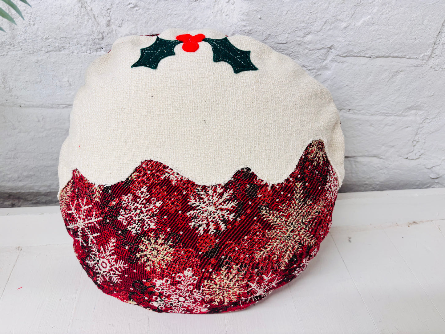 Christmas pudding  Nadolig llawen lux Red and Gold Cushion .