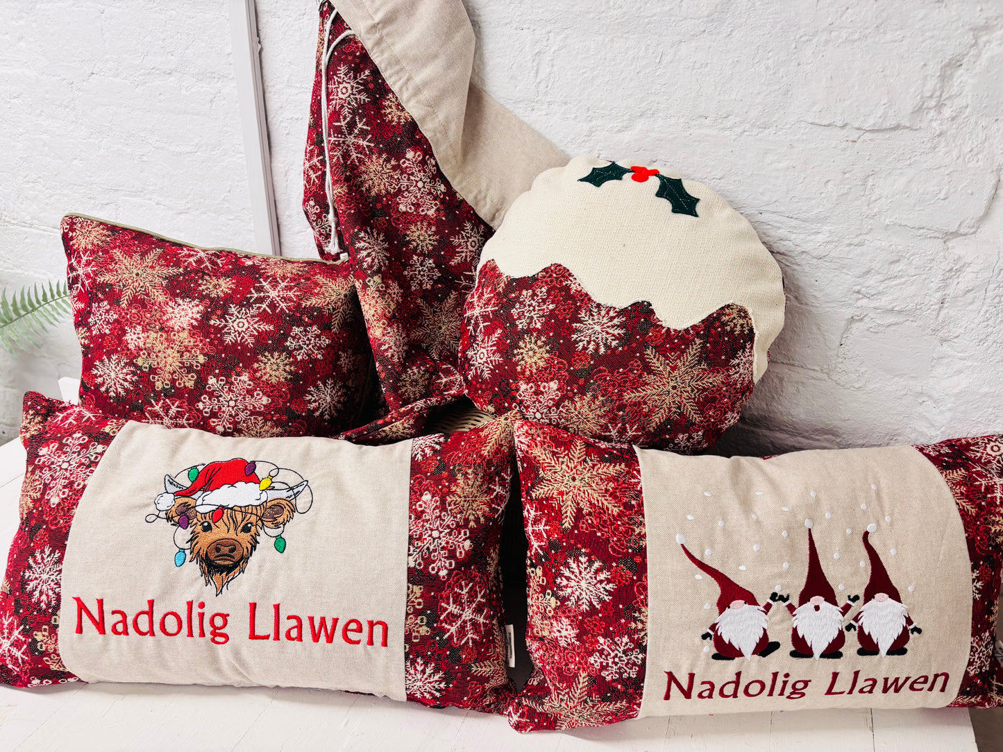 Christmas pudding  Nadolig llawen lux Red and Gold Cushion .