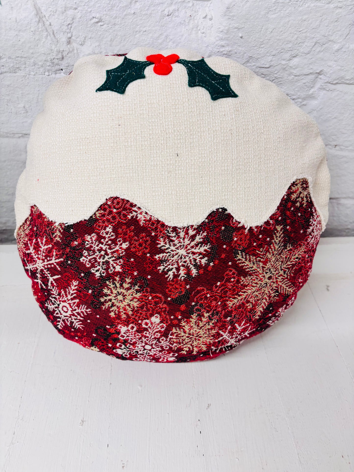 Christmas pudding  Nadolig llawen lux Red and Gold Cushion .