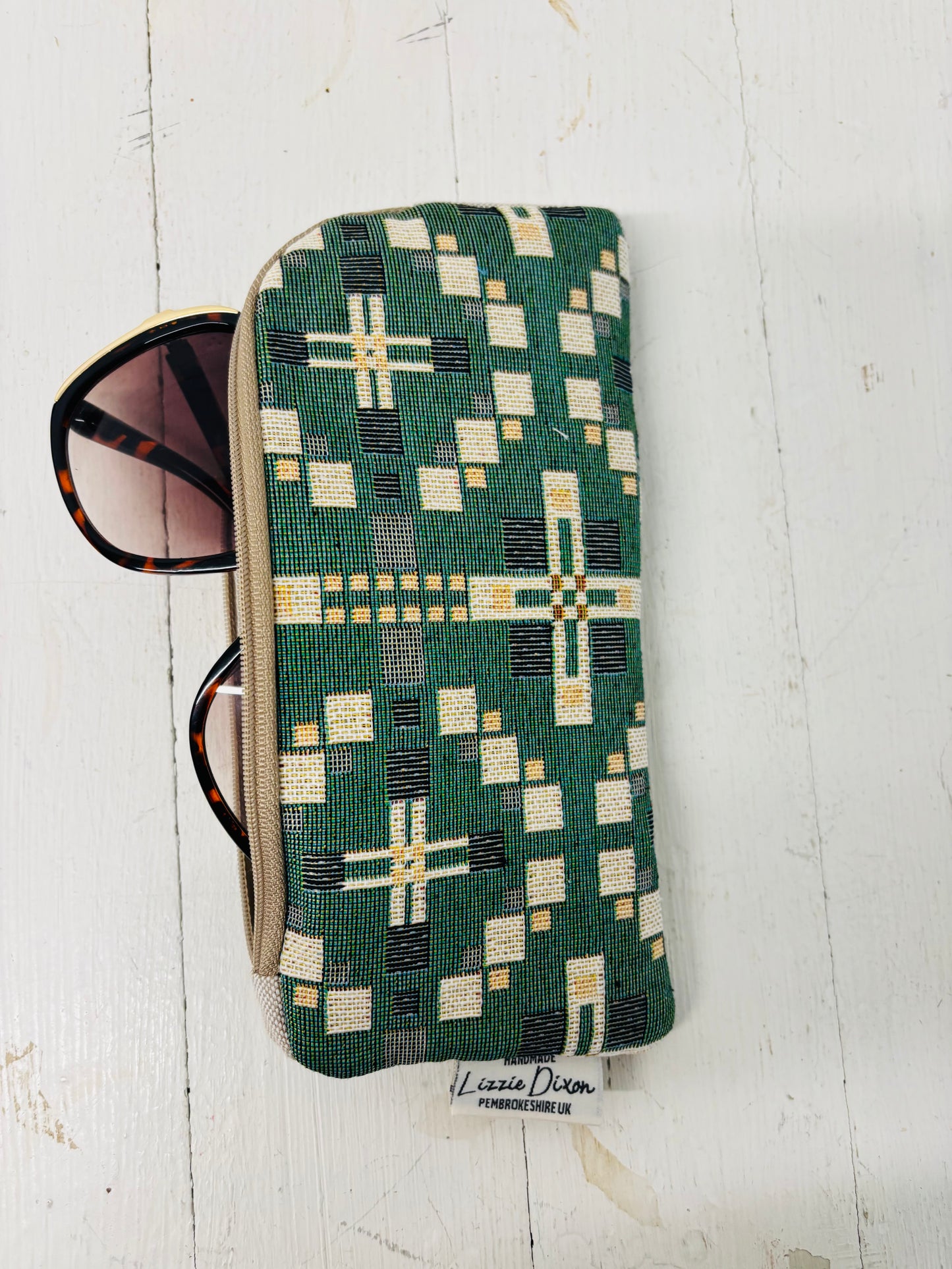 Vintage Cross Welsh Blanket Glasses Case