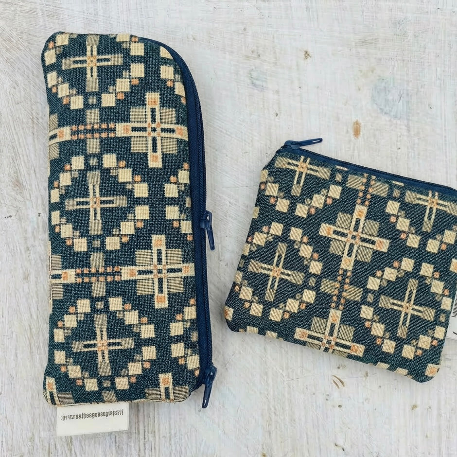 Vintage Cross Welsh Blanket Glasses Case