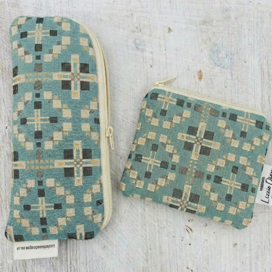 Vintage Cross Welsh Blanket Glasses Case
