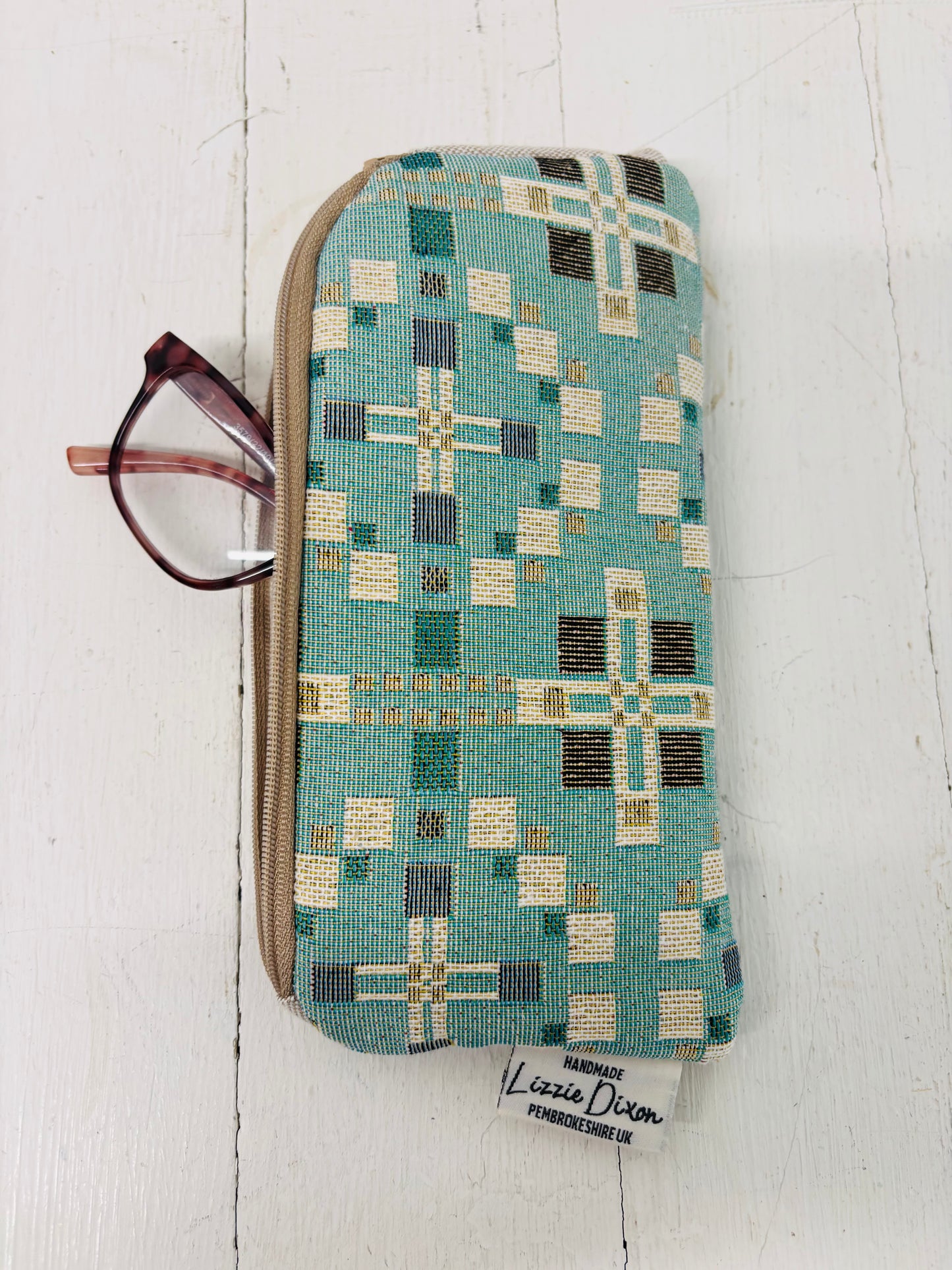 Vintage Cross Welsh Blanket Glasses Case