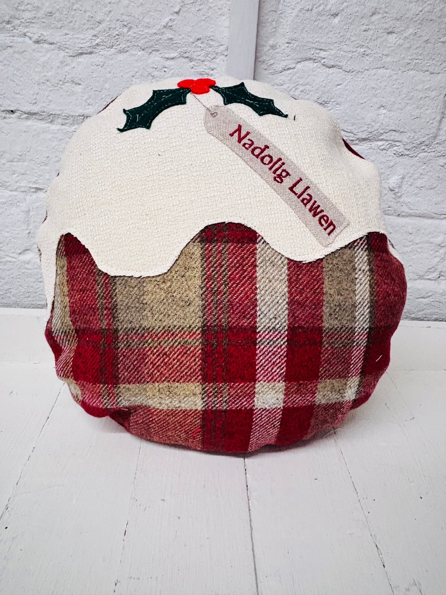Christmas pudding  Nadolig llawen lux Red and Gold Cushion .