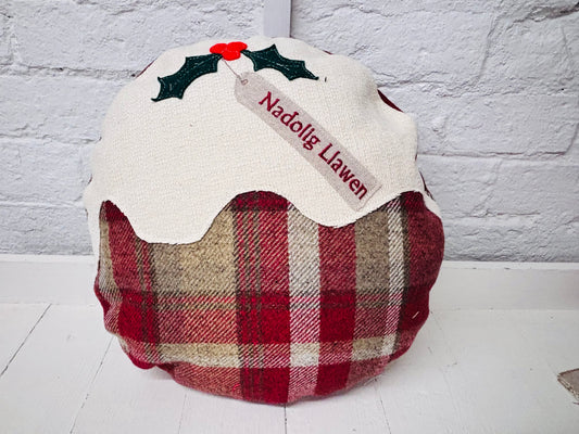 Christmas pudding  Nadolig llawen lux Red and Gold Cushion .