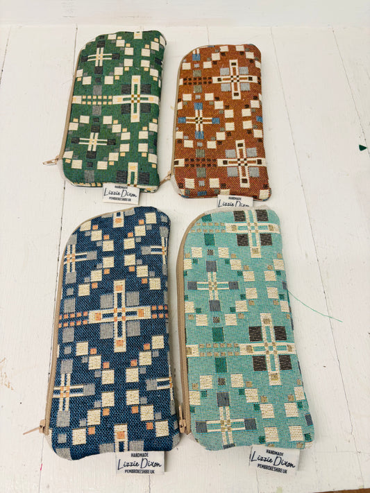 Vintage Cross Welsh Blanket Glasses Case
