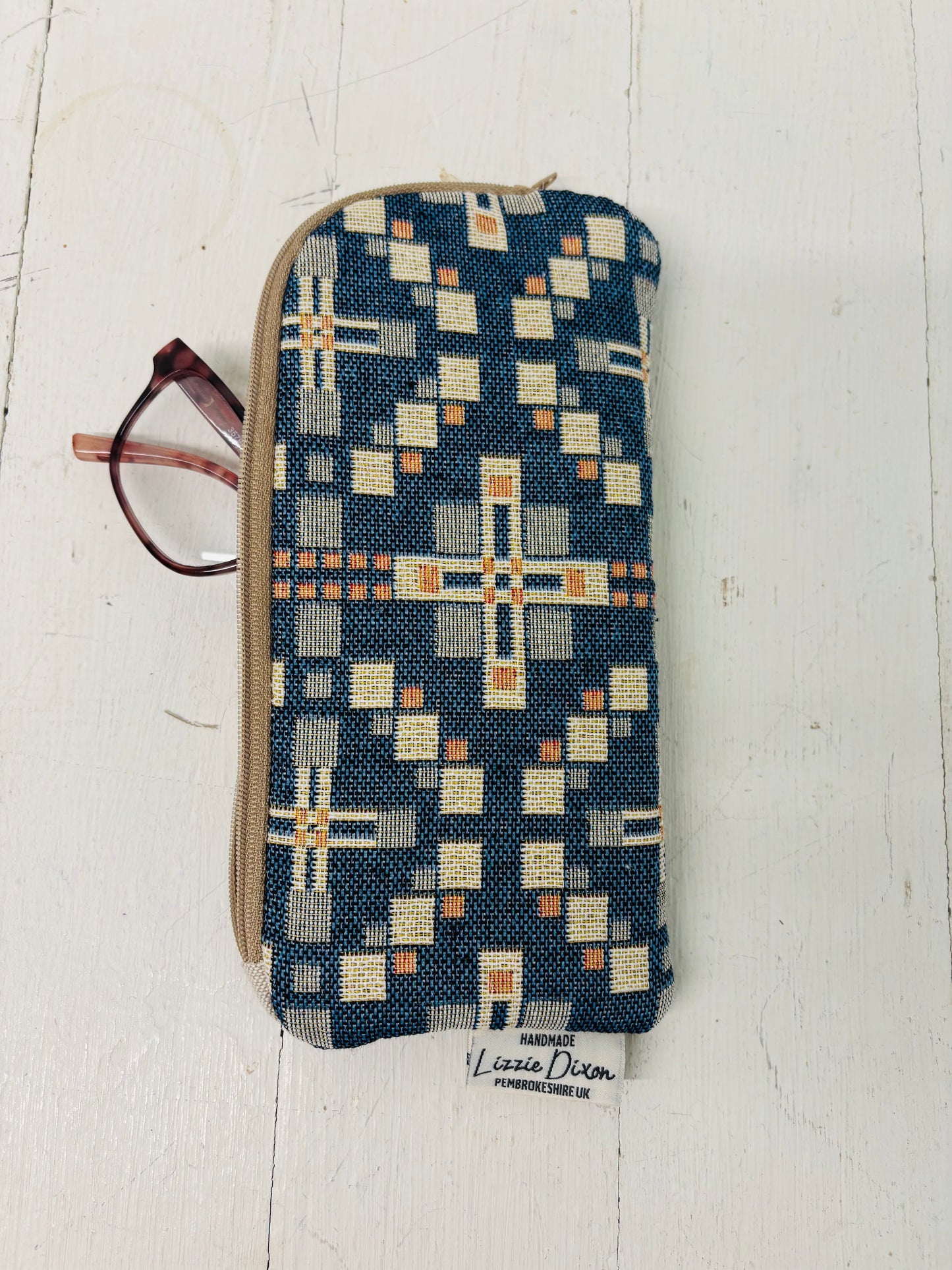 Vintage Cross Welsh Blanket Glasses Case