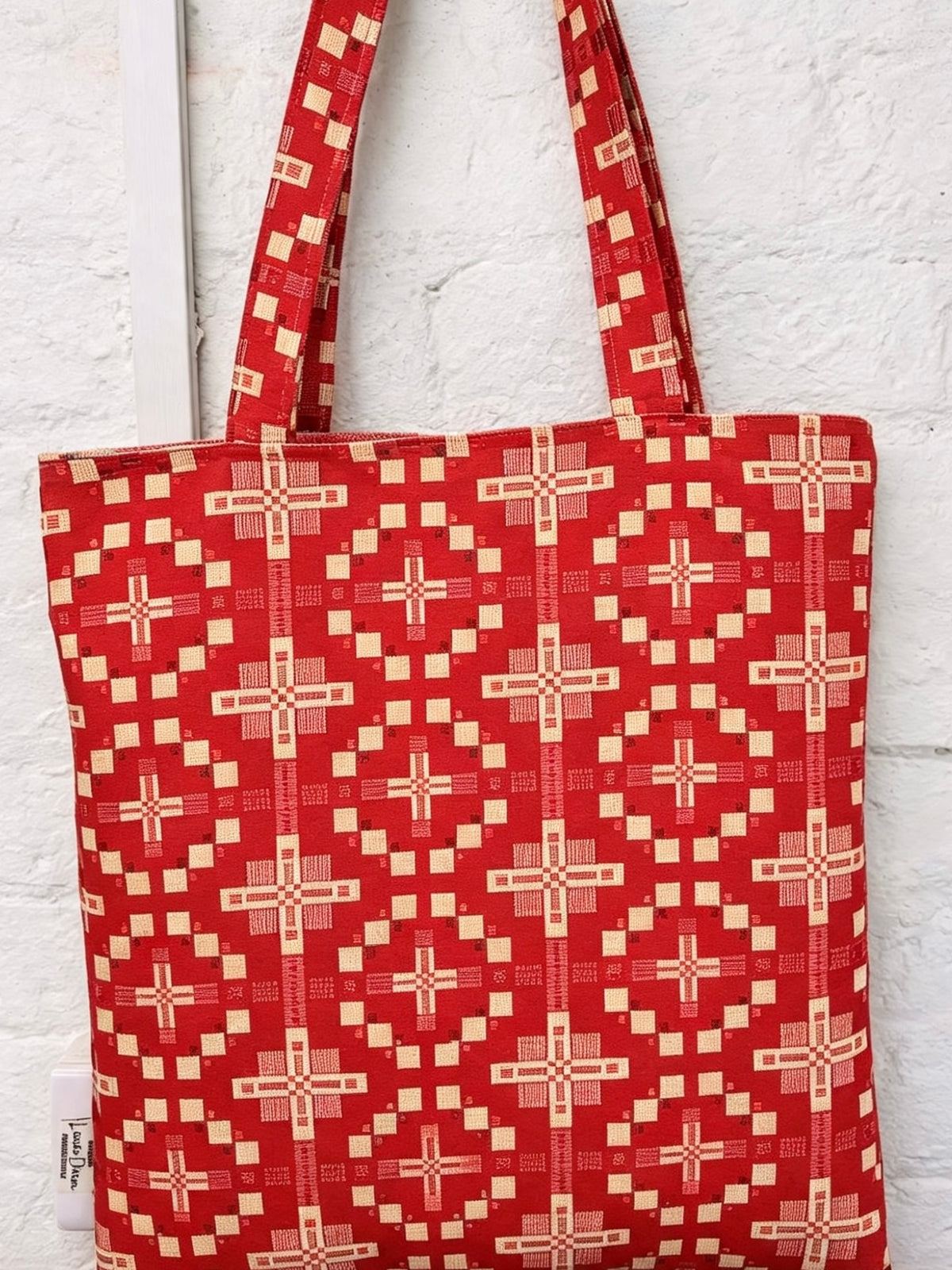Nadolig llawen Red Vintage Cross Cushion .
