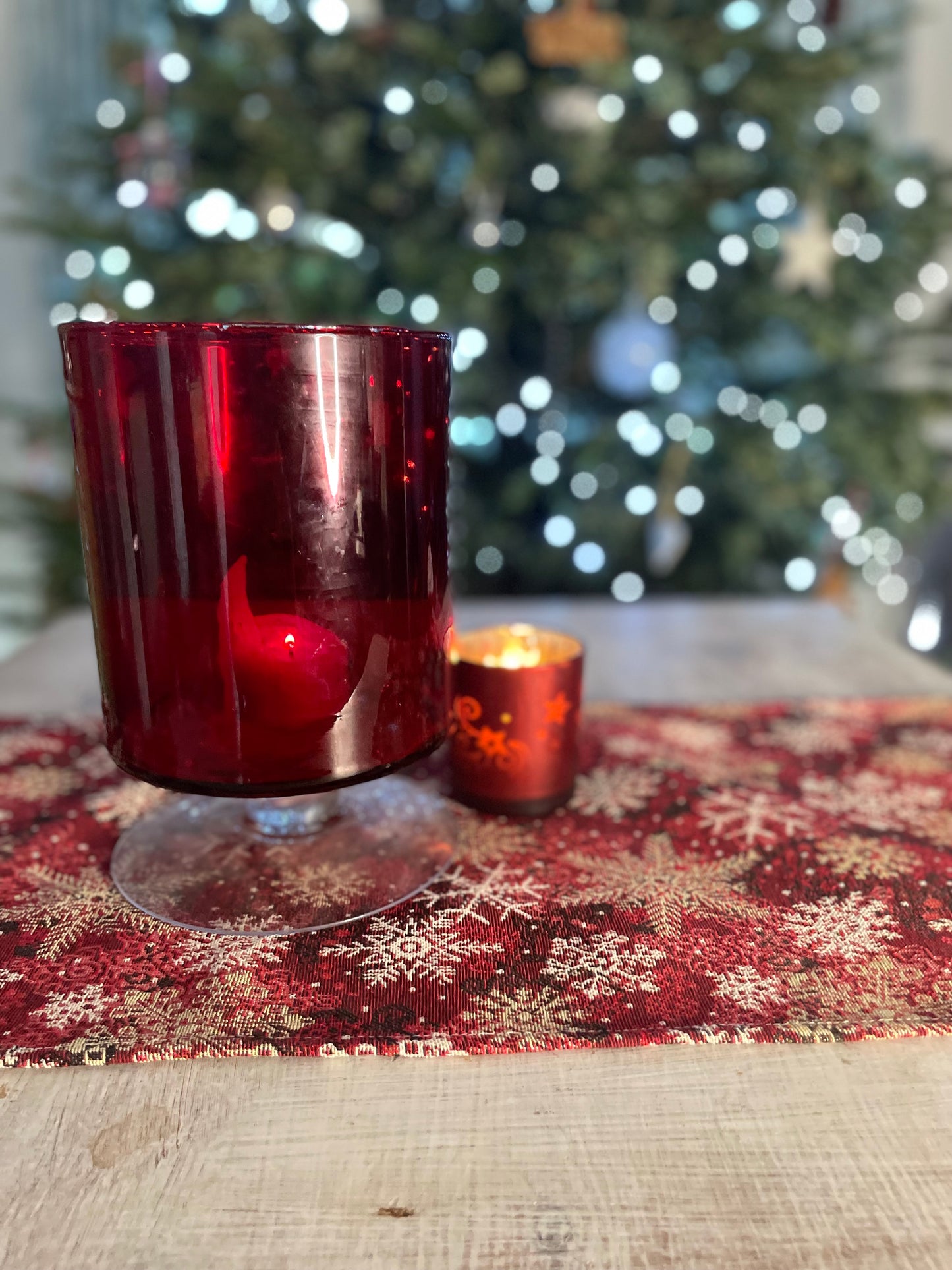 Christmas Table Runner-Snowflake Red and Gold