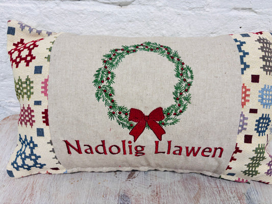 Christmas Wreath Nadolig llawen Welsh Blanket Cushion .