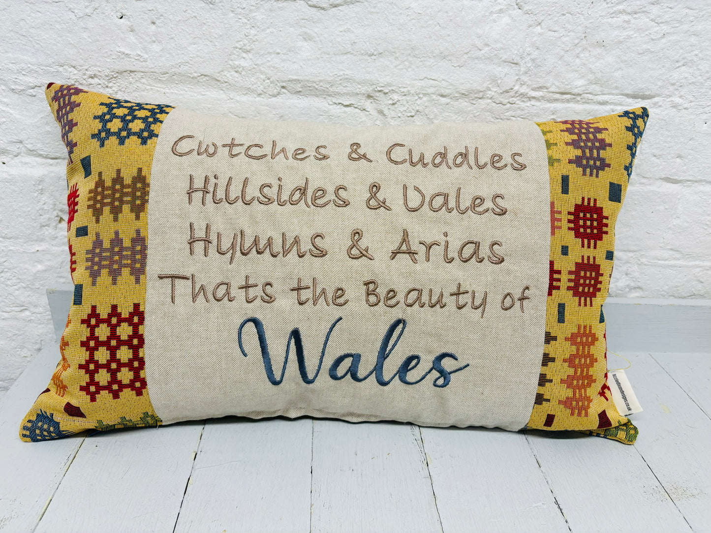 Cwtches and Cuddles Welsh Quote- Welsh Tapestry Blanket