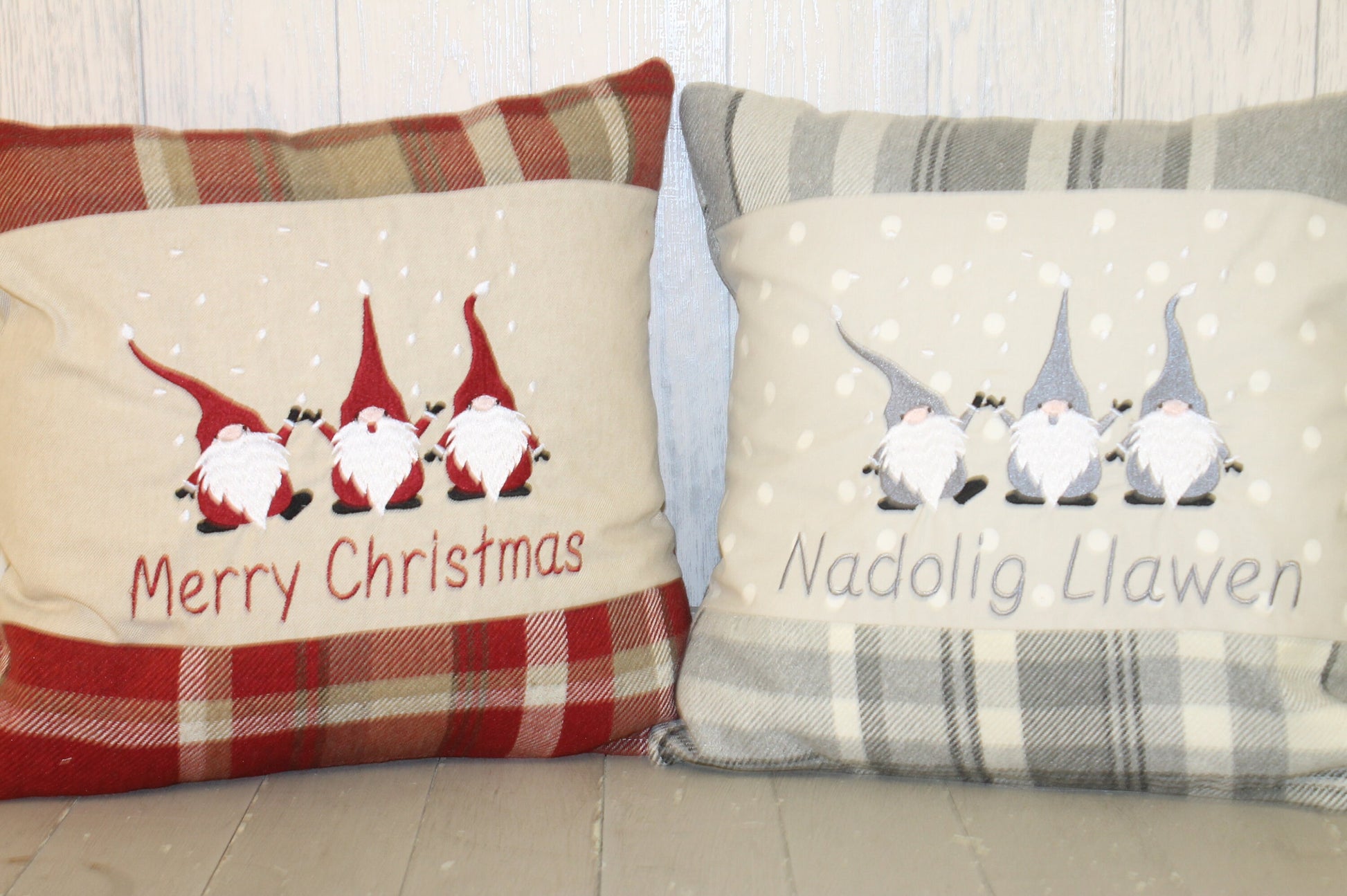 16" Christmas Gnomes Cushion, Nadolig Llawen Festive Cushion-Festive Gnomes- Christmas Gnomes- Red Gnomes