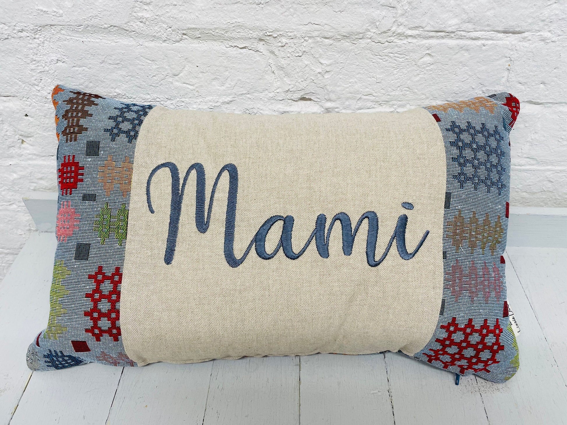 Mami Cushion , Welsh Mother&#39;s Day Gift, Mami Personalised Cushion, Gift for Mum. Gift for Mamgu, Personalised Mothers Gift - Welsh Blanket