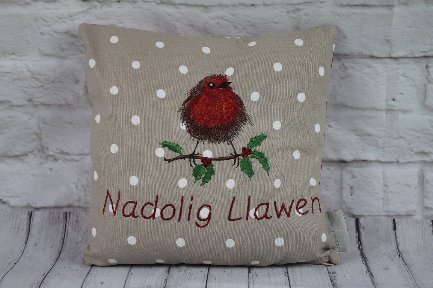 16&quot; Christmas Robin Cushion - 16 &quot;Nadolig Llawen Robin Welsh Christmas Cushion -decorative pillow with embroidered fluffy robin