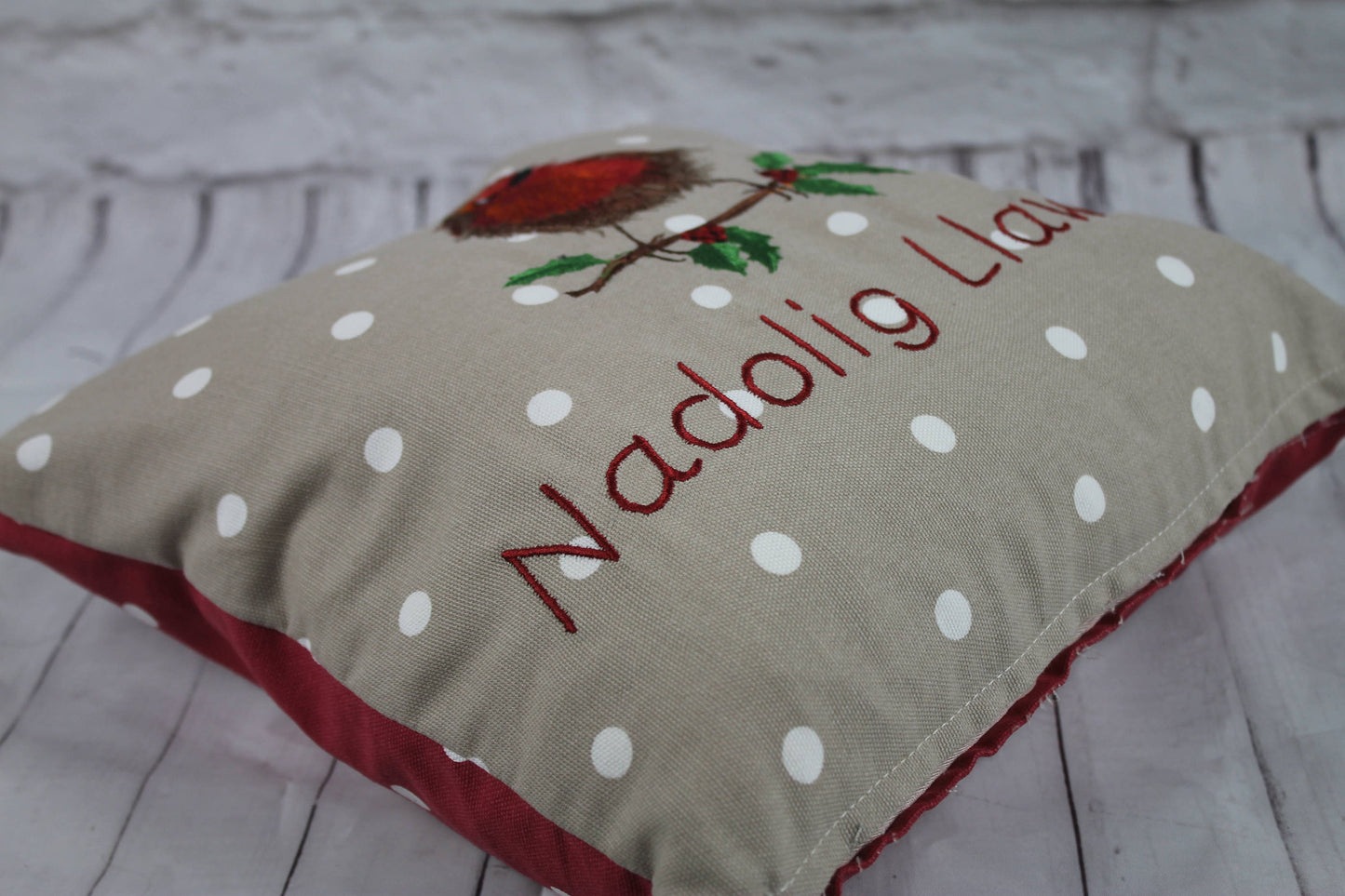 16&quot; Christmas Robin Cushion - 16 &quot;Nadolig Llawen Robin Welsh Christmas Cushion -decorative pillow with embroidered fluffy robin