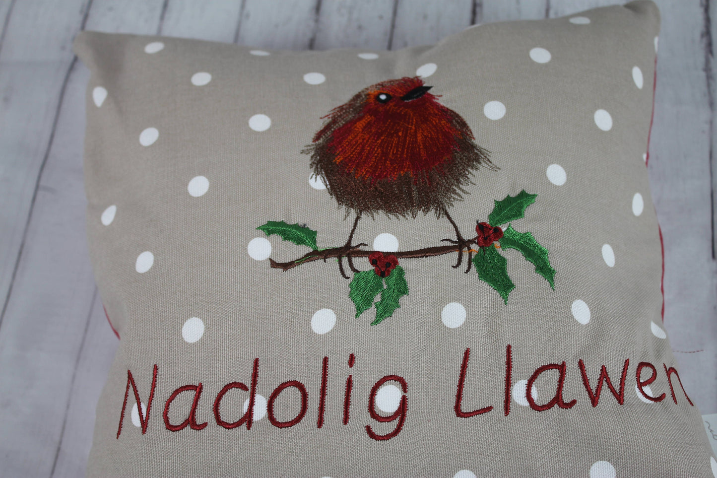 16&quot; Christmas Robin Cushion - 16 &quot;Nadolig Llawen Robin Welsh Christmas Cushion -decorative pillow with embroidered fluffy robin