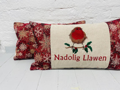 Robin Nadolig llawen lux Red and Gold Cushion .