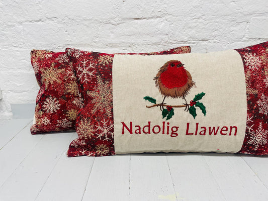 Robin Nadolig llawen lux Red and Gold Cushion .