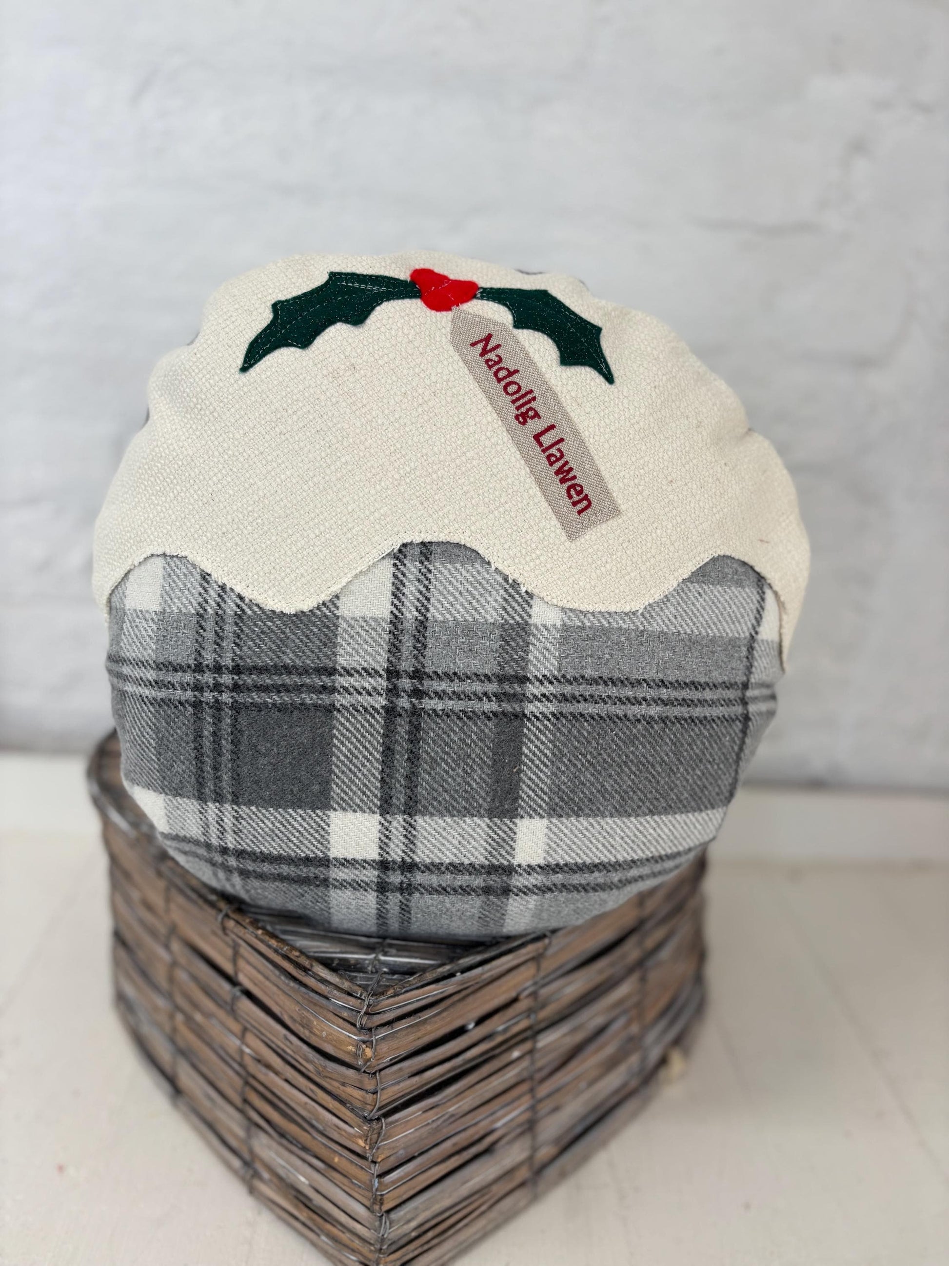 Christmas pudding Nadolig Llawen Grey Wool Cushion .