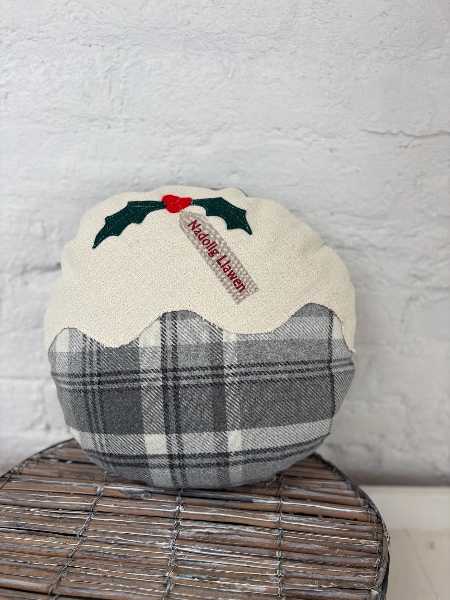 Christmas pudding Nadolig Llawen Grey Wool Cushion .