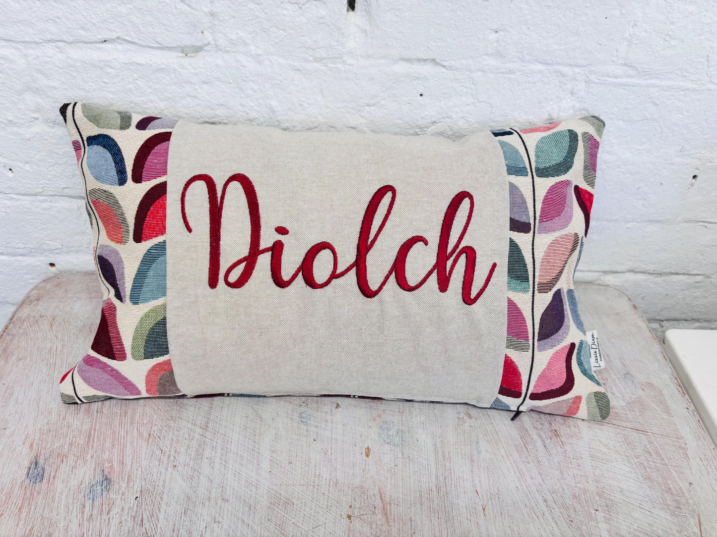 Diolch Welsh “Diolch” Cushion Cover, Embroidered Thank You Pillow, Welsh Gift, Tapestry Fabric Cushion, Handmade Welsh Decor, Lumbar style