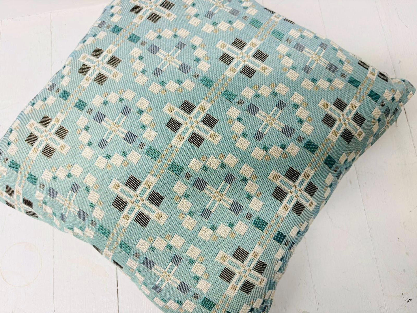 Anyone can Cuddle but only the Welsh can Cwtch Cushio-Vintage Cross Welsh blanket design.
