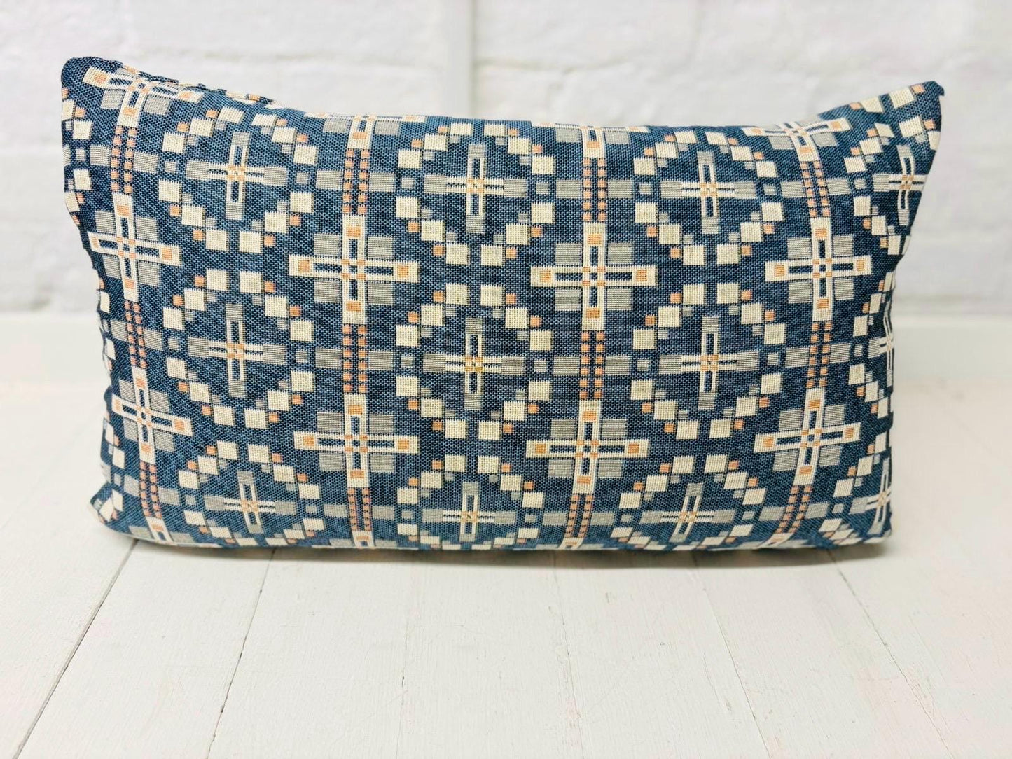 Anyone can Cuddle but only the Welsh can Cwtch Cushio-Vintage Cross Welsh blanket design.