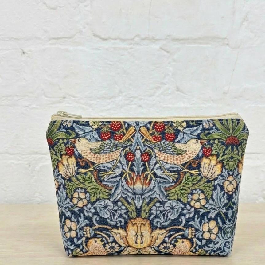 William Morris Strawberry Theif 7 Flag Bunting