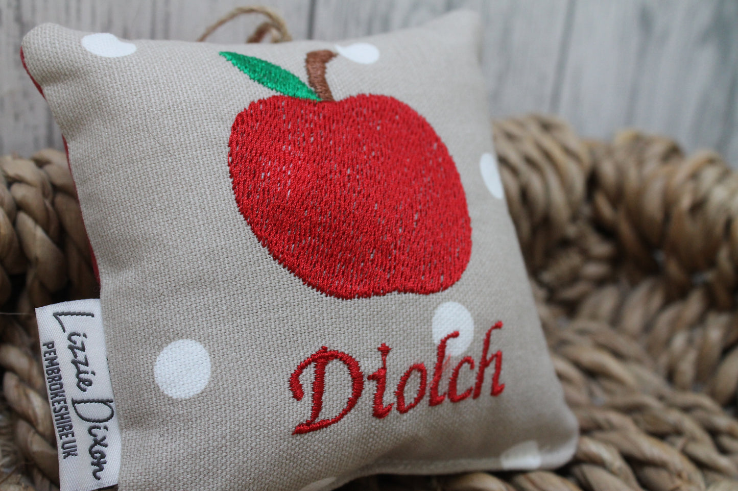 Apple Diolch/Thank you hanging decoration