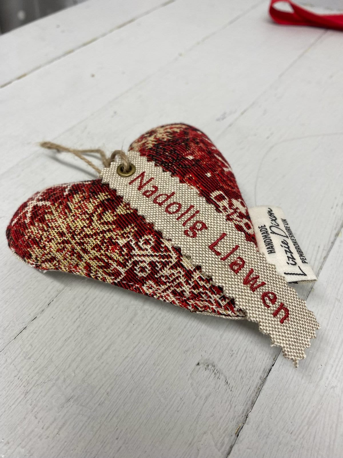 Nadolig Llawen Mini Christmas Heart .- Luxe Snowflake and Gold Tapestry fabricstyle Heart Nadolig Llawen Red Tag